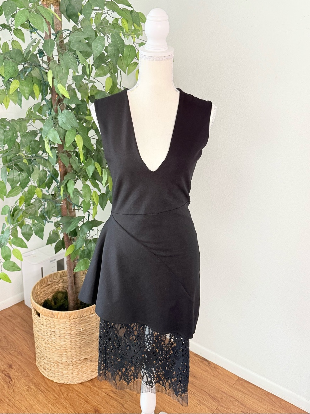 Mason Black Lace Hem Dress Sleeveless V-Neck Asymmetrical Layered Size S